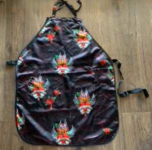 Olivia Garden Profi Friseurschürze Love Totenkopf Herz Flammen Ed Hardy - Bild 1 von 7