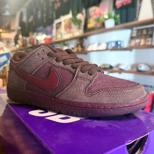Nike SB Dunk Low 'City of Love Burgundy Crush' Talla 6.5 - Imagen 1 de 7