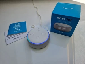 Amazon Echo Dot (3. Generation) Lautsprecher mit Uhr und Sprachassistent - weiß - Bild 1 von 3