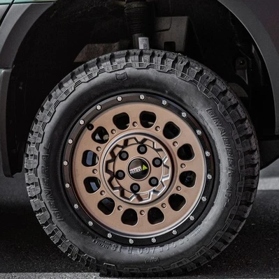 Komplettrad für Sprinter Grabber AT3 255/55 18 120R Twin Monotube Felgen in terr - Bild 1 von 4