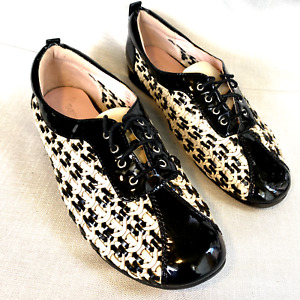 Taryn Rose Womens Trudee basket weave sneakers flat 8 black white patent leather