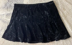 SO GIRLS BLACK VELVET SKIRT SIZE XL - Picture 1 of 9