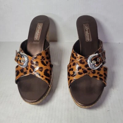 Sandalias Brighton con detalle de hebilla de cuña de corcho estampado de leopardo para mujer talla 9 Foto 1 de 4