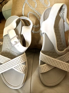 Dansko Women’s Sandals 39 US Size 8 Pale Gray Silver Studs NWOT - Picture 1 of 8