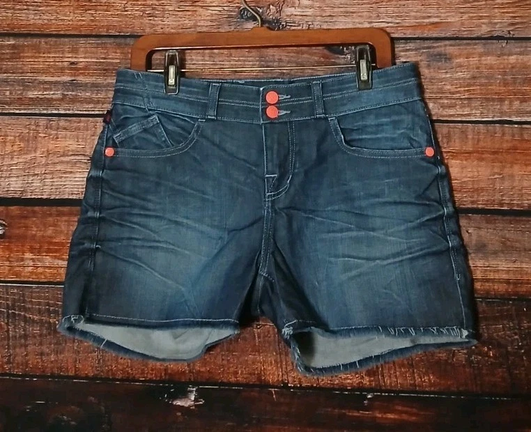 Pantalones Cortos de Jean Rock & Republic Talla 10 Bonnaroo Deshilachado Dobladillo Crudo Denim Lavado Oscuro Foto 1 de 4