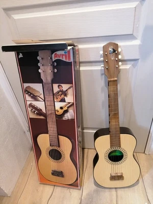 Ancienne Guitare Pour Enfant De Marque Avril, Très Bon État - Photo 1/4