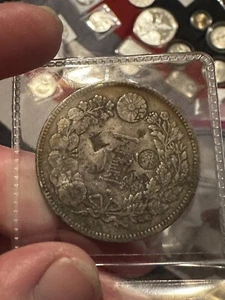 MONEDA DE PLATA DE UN YEN DE JAPÓN 1894: ¡Marcas de corte japonesas de 1 yen MEIJI 27 genuinas! - Imagen 1 de 2
