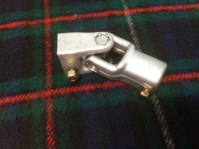 Coluna de direção Saab 9000 junta em U - Imagem 1 de 3