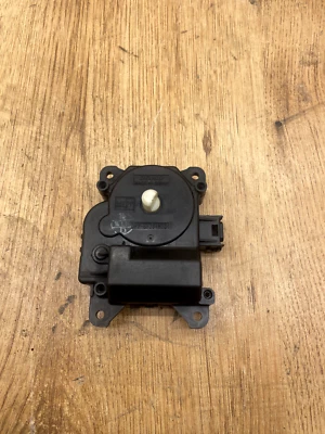 Toyota Corolla Verso e121 Heater Flap Motor Actuator AE0637008930 - Image 1 of 4