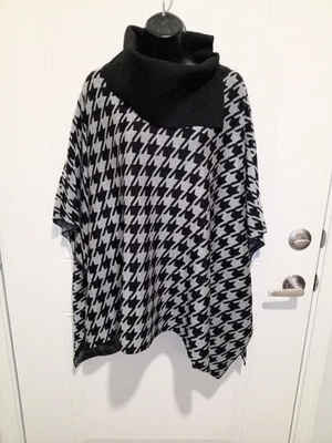 ANNE KLEIN Black & Gray Houndstooth Knit Poncho Cow Neck Size Large  - Image 1 of 4