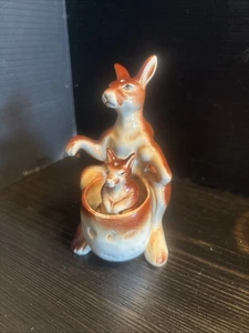 52) Vintage Känguru mit Baby Joey im Beutel Salz und Pfefferstreuer - Bild 1 von 10