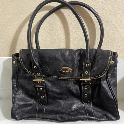 Черная кожаная наплечная сумка Nine West с золотой фурнитурой  - Изображение 1 из 4