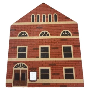 A principios de 1985 Opera House Serie III Cat's Meow Village FIRMADO 87 ESTANTE DE MADERA CUIDADOR - Imagen 1 de 6