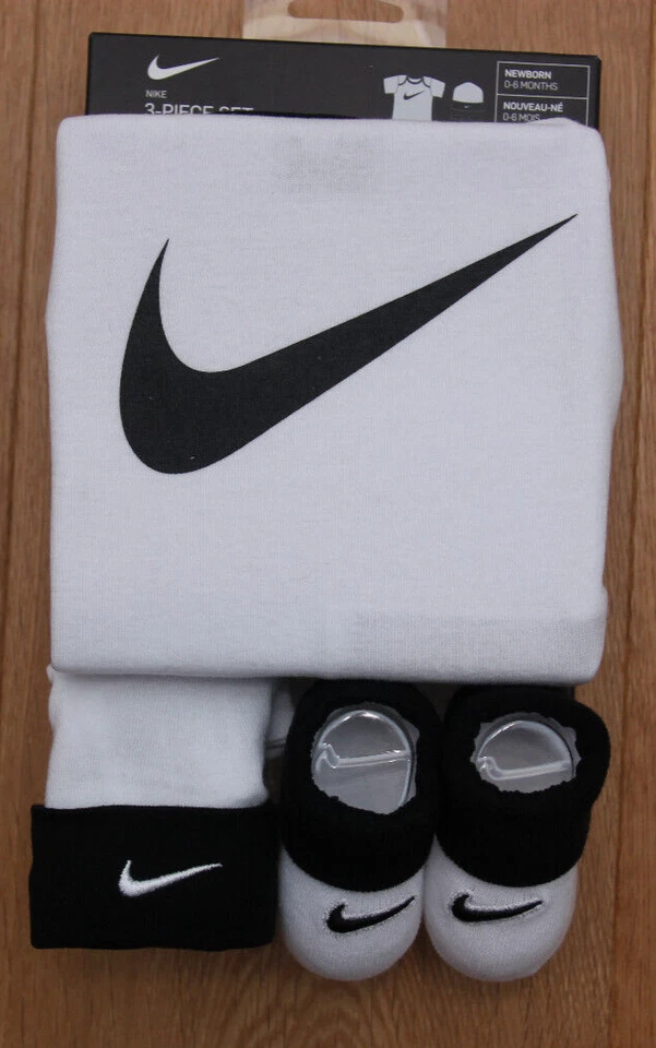 3 Piece Nike Baby Gift Set Size 0-6 Months BOOTIES Hat White Black B27