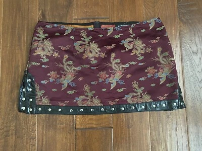 Falda Y2K 2002 Lip Service Borgoña Hollywood Geisha Dragón L Foto 1 de 4