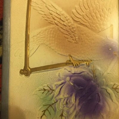 Antigua postal felicitaciones de cumpleaños bajo vidrio en marco de metal colgante de pared Foto 1 de 4