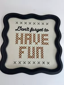 Don’t Forget To Have Fun 10”X10” schwarz gerahmt Kreuzstich Schild Wanddeko - Bild 1 von 6