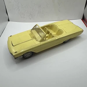 Gelbes 1965 Ford Thunderbird Cabrio AMT Friction Promo Werbeauto - Bild 1 von 8