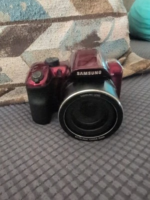 Цифровая камера Samsung серии WB WB1100F 16,2 Мп - красная - Изображение 1 из 4