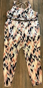 Torrid Plus Size 4 Activewear Multicolor Arrows Leggings And Sports Bra - Picture 1 of 9