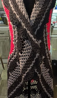 Cárdigan fluido hecho a mano de ganchillo rojo negro gris  Foto 1 de 4