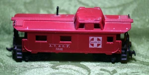 HO SCALE RAILROAD RR CAR CABOOSE SANTA FE AT&SF #7240 EISENBAHN GÜTERWAGEN - Bild 1 von 4