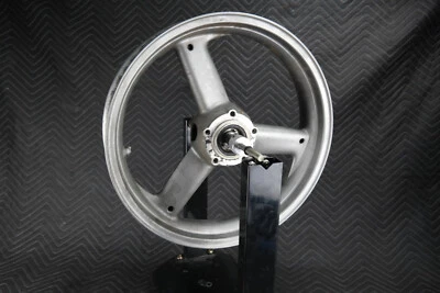 TRIUMPH SPEED FOUR 03-05 TT600 00-03 RUEDA DELANTERA *RECTA* PARTE # T2000245 SB7 Foto 1 de 4