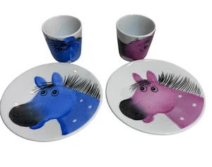 Helina Tilk azul y rosa pintado a mano caballos Demi taza y platillo espresso 2 juegos - Imagen 1 de 8