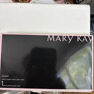 MARY KAY PRO PALETTE EMPTY PALETTE 127861 - NEW IN BOX - FREE SHIPPING - Picture 1 of 2
