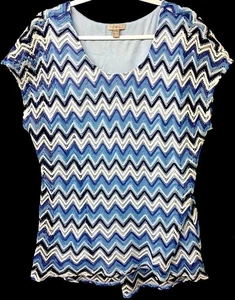 Roz & Ali 1X blue white chevron print crochet panel lined short sleeve top - Picture 1 of 5