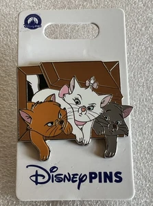 Toulouse Berlioz Marie Squeezing Through Doggy Door Aristocats Disney Pin 175426 - Picture 1 of 4