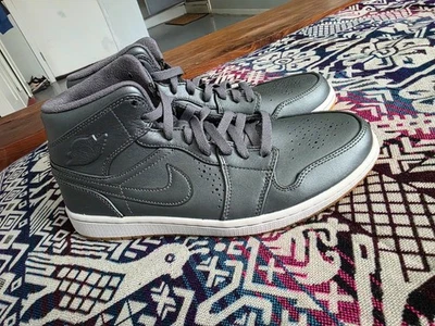 (NUEVO) Nike Air Jordan 1 Mid Nouveau Cool Gris Blanco Goma 629151-007 Para hombres 11 Foto 1 de 4
