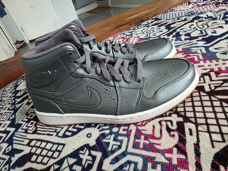 (NEW) Nike Air Jordan 1 Mid Nouveau Cool Grey White Gum 629151-007 Men's 11 - Image 1 of 4
