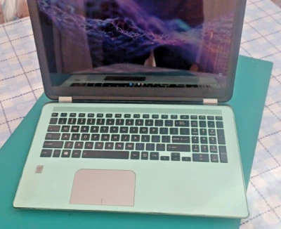 Toshiba Satellite Radius P55W-B5112, Intel i5, 8 GB de RAM, 128 GB de SSD, Win 11 Foto 1 de 4