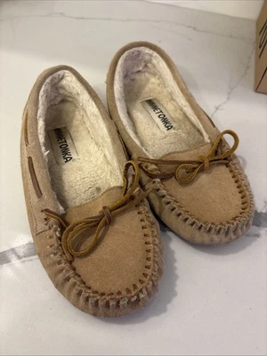 Zapatilla mocasín Minnetonka Cally - para mujer 6 m Foto 1 de 4