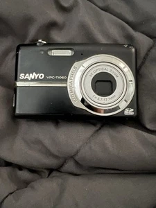 Sanyo VPC T1060 10.0MP Digital Camera - Black. Untested - Picture 1 of 2
