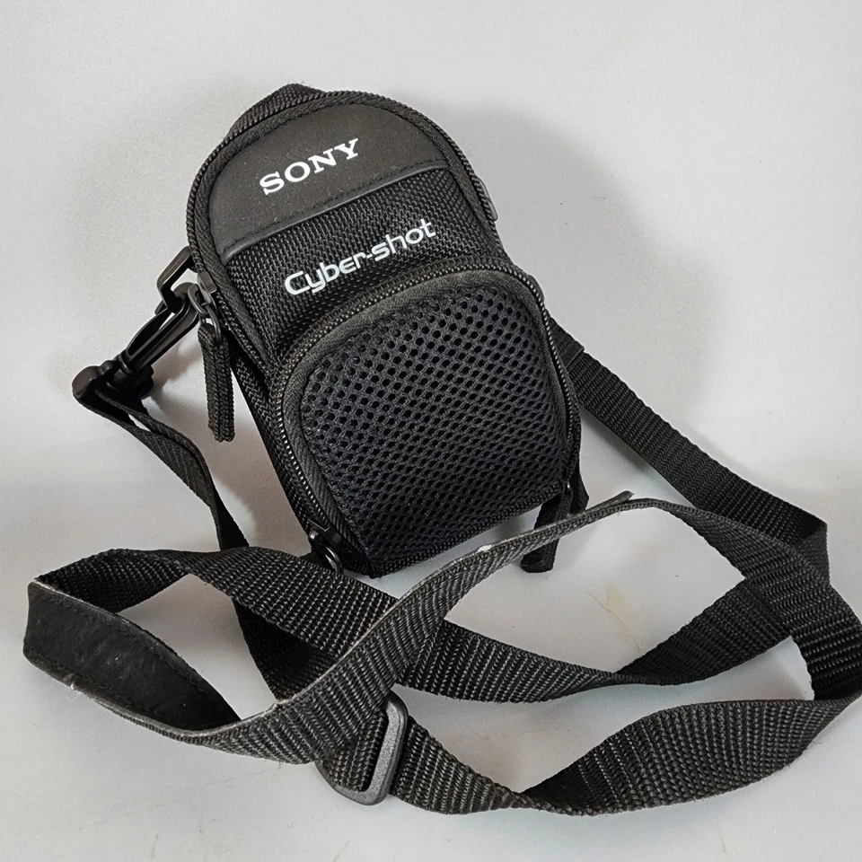 Estuche negro para cámara Sony Cyber-Shot LCS-CSD con correa para el hombro varios compartimentos Foto 1 de 4