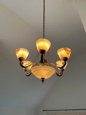 Hermosa araña antigua de vidrio y bronce de mármol rosa Foto 1 de 4