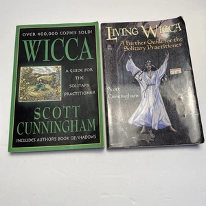 Wicca : A Guide for the Solitary Practitioner Scott Cunningham Plus Living Wicca - Foto 1 di 14