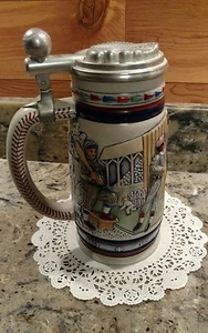 VINTAGE 1984 AVON GREAT AMERICAN BASEBALL LIDDED CERAMIC STEIN - Picture 1 of 9
