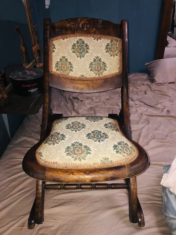 Antique / Vintage folding rocking chair tapestry design In Excellent Condition Cover
