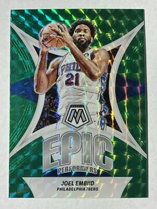 2023-24 Panini Mosaic Joel Embiid Epic Performers Mosaic Green Refractor #18 - Bild 1 von 2
