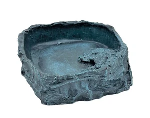 Blue Reptile drinking/feeding Bowl - Picture 1 of 3