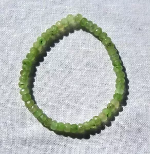Pulsera elástica hecha a mano - Fluorita de 5 mm - Restaura el pedido - Promueve la paz - Imagen 1 de 2