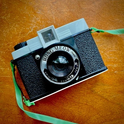 Lomography Rare Hong Meow Edition Diana Camera! Film Tested! Cool!!} - Image 1 of 4