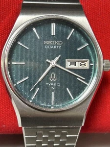 Reloj de Cuarzo SEIKO TIPO II Verde Acero Inoxidable Visualización de Fecha Características - Imagen 1 de 7