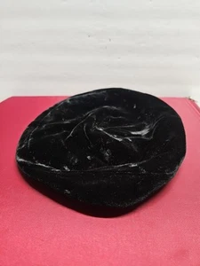 Vintage Women's Black Velvet Beret Cap Pre-owned (JA) - Picture 1 of 9