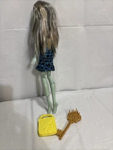 Monster High FRANKIE STEIN KILLER STYLE Doll.  Belt Purse Hairbrush Earrings. - Picture 1 of 6