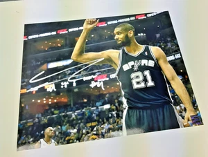 TIM DUNCAN SIGNED PHOTO WITH COA 8x10 - Picture 1 of 4