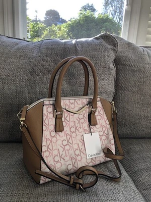Nova bolsa tiracolo feminina Calvin Klein - Imagem 1 de 4